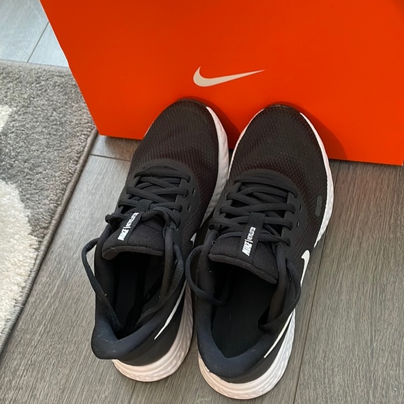 ✨SOLD✨ Nike Revolution 5 Women’s Running Shoe -size 7 - Picture 3 of 7